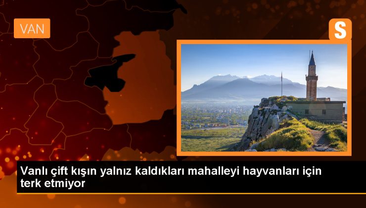 Van’ın Muradiye ilçesinde kışları boşaltılan mahallede hayvanlarına bakmak için yaşayan çift