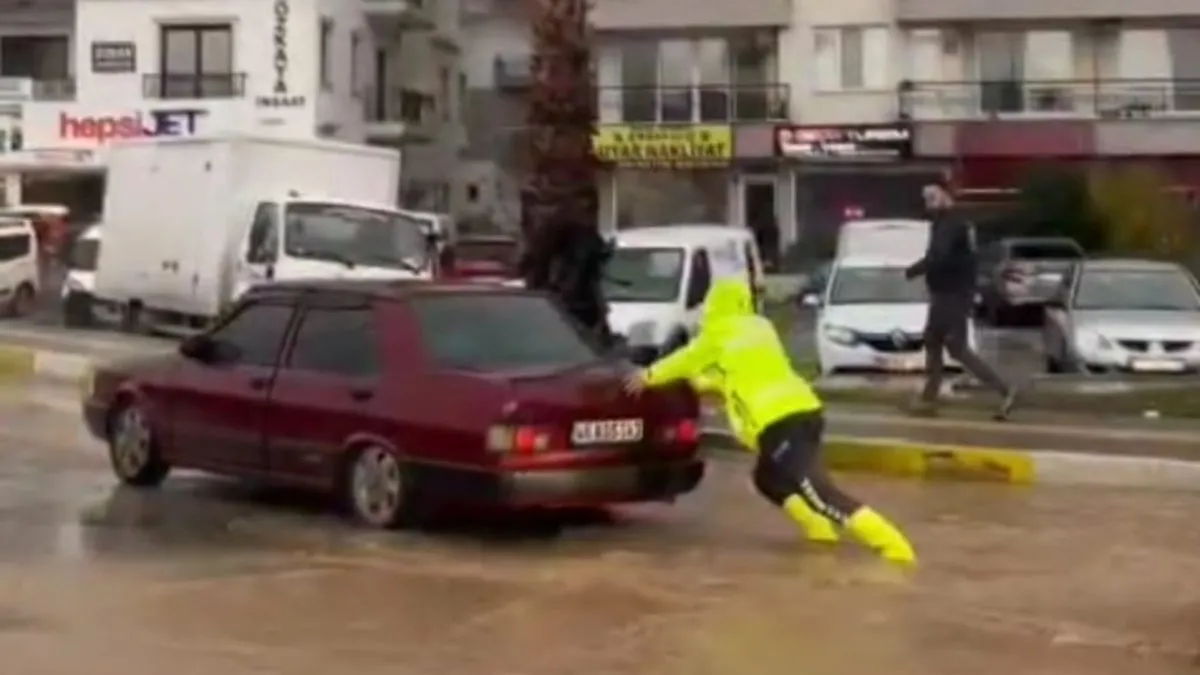 Milas’taki trafik polislerinden takdir toplayan hareket